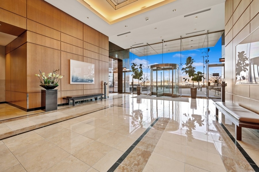 600 N Lake Shore Drive Unit: 1907