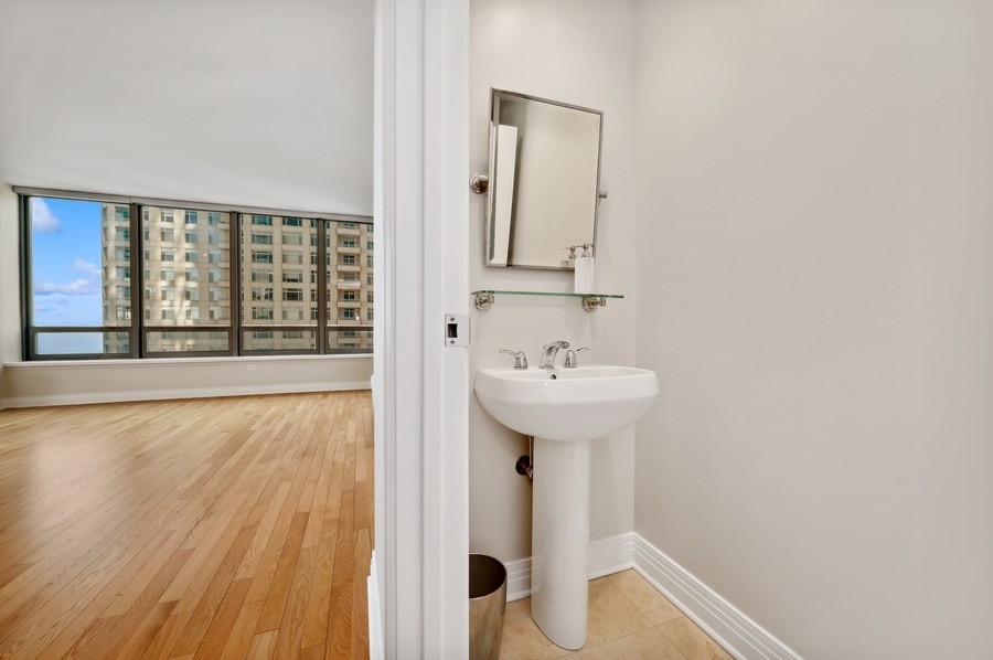 600 N Lake Shore Drive Unit: 1907
