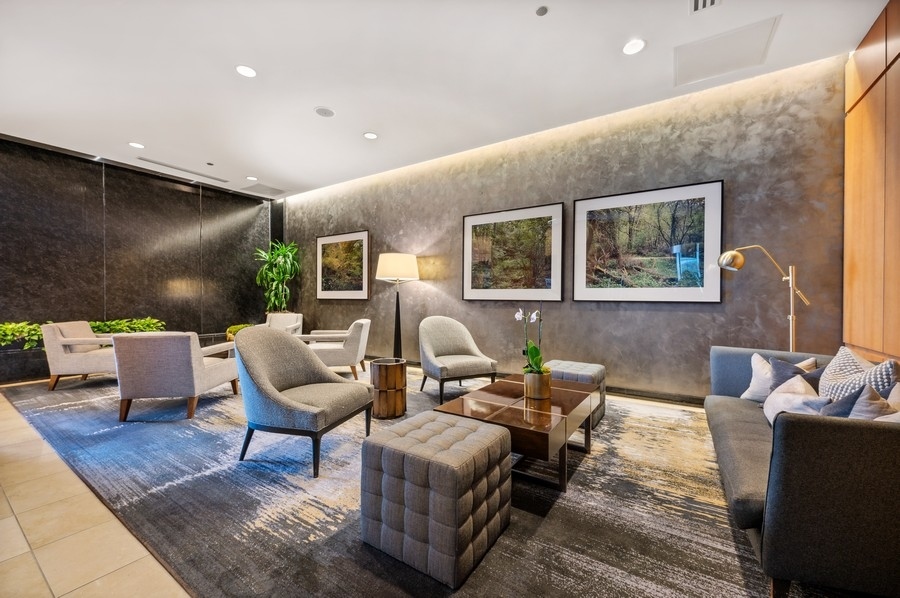 600 N Lake Shore Drive Unit: 1907