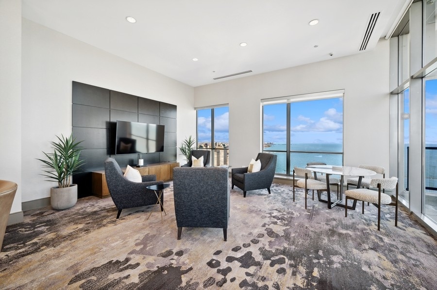 600 N Lake Shore Drive Unit: 1907