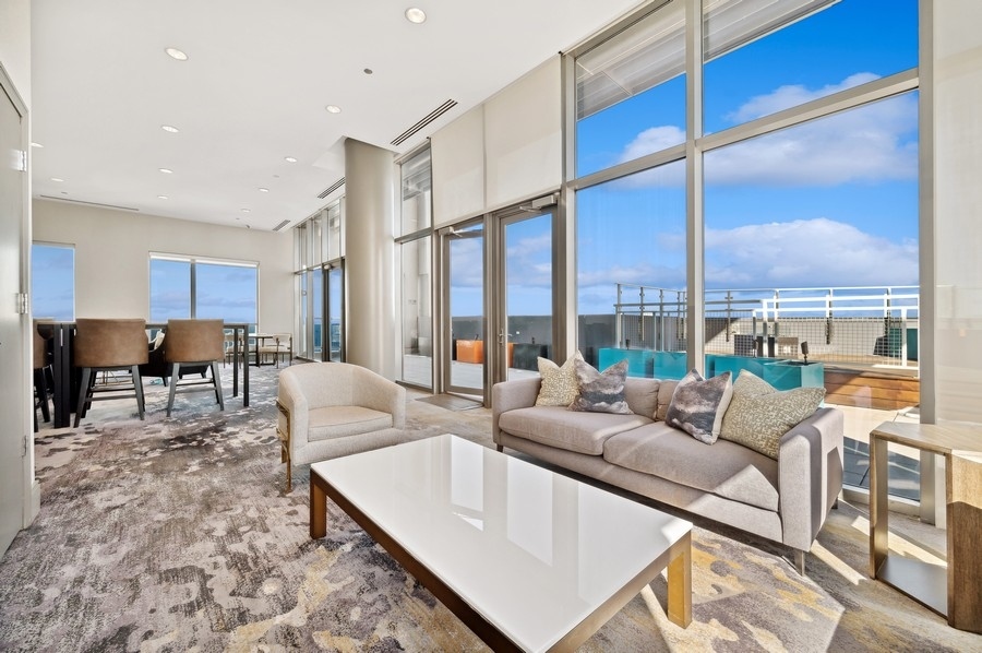 600 N Lake Shore Drive Unit: 1907