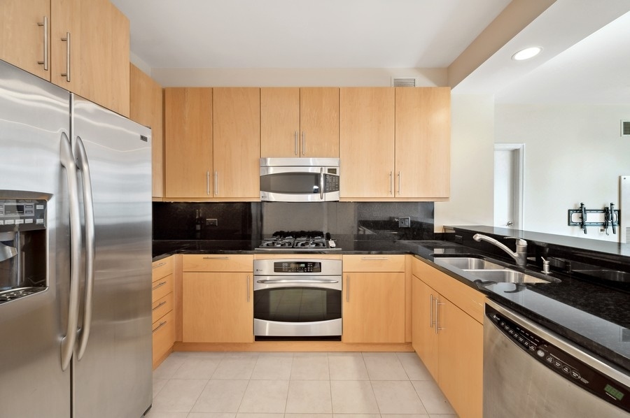 600 N Lake Shore Drive Unit: 1907