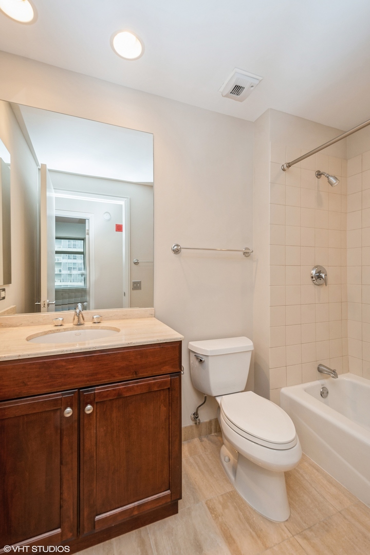 530 N Lake Shore Drive Unit: 2304