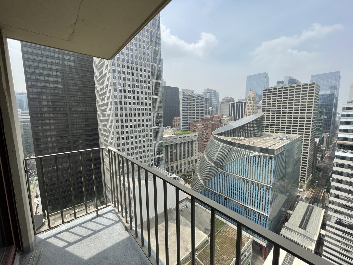 200 N Dearborn Street Unit: 3402
