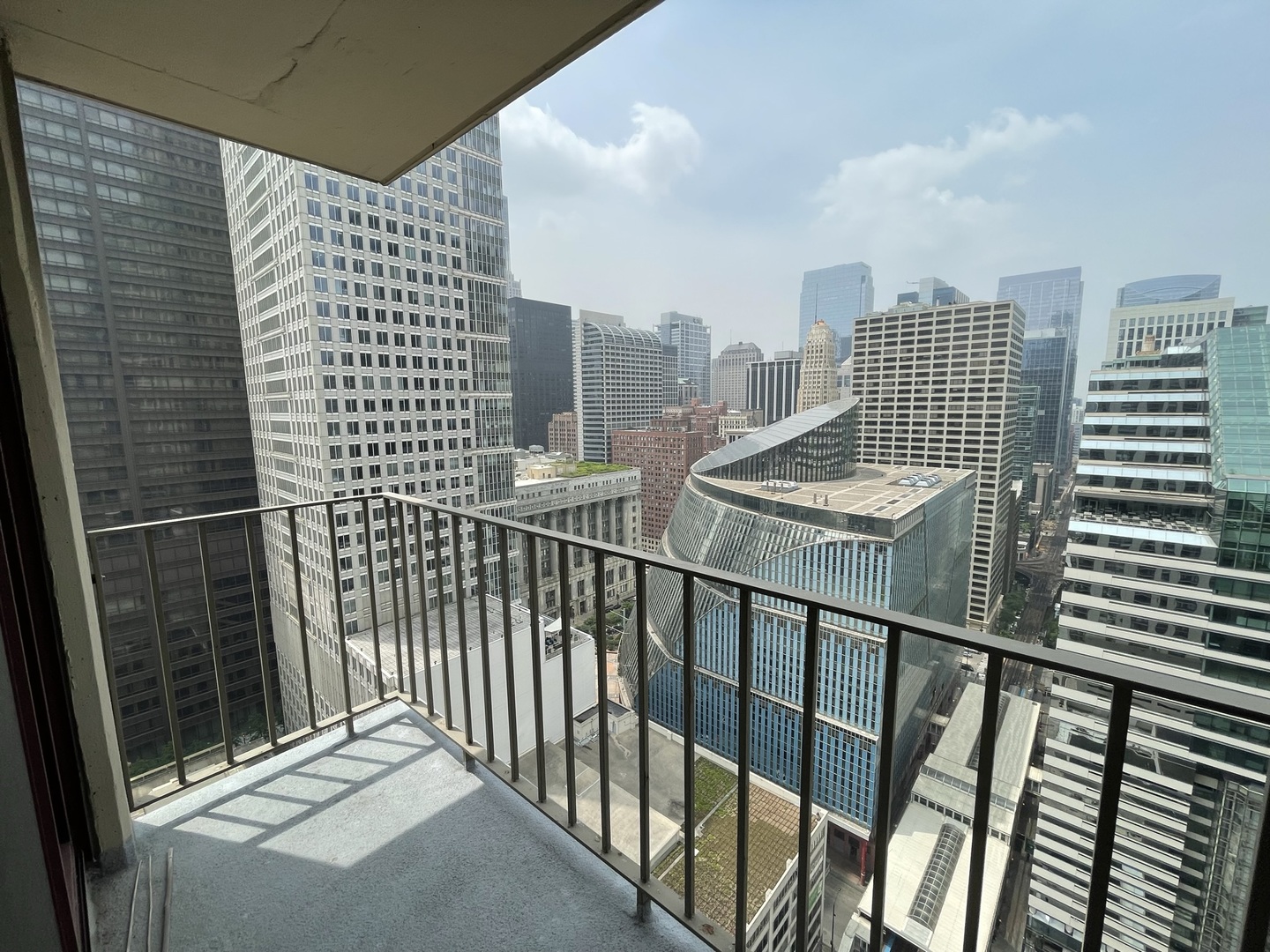 200 N Dearborn Street Unit: 3402