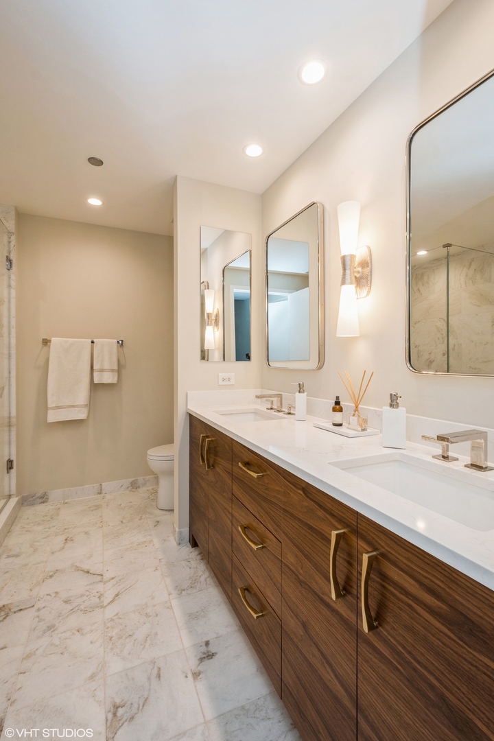 600 N Lake Shore Drive Unit: 2008