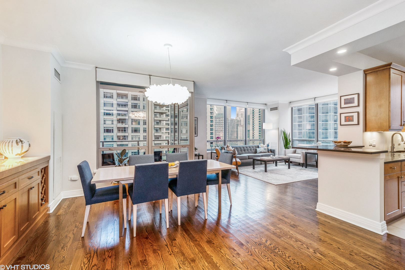 600 N Lake Shore Drive Unit: 2008
