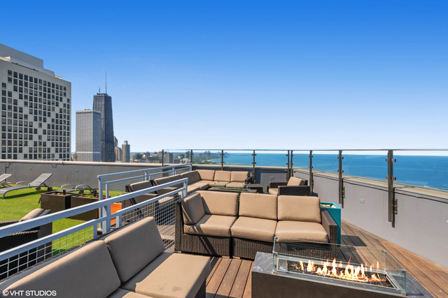 600 N Lake Shore Drive Unit: 2008