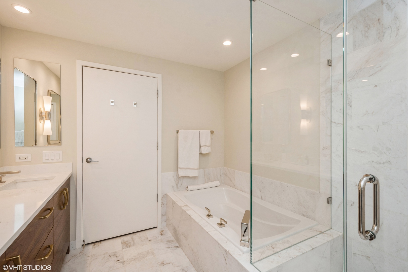 600 N Lake Shore Drive Unit: 2008