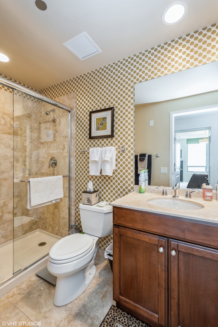 600 N LAKE SHORE Drive Unit: 2105