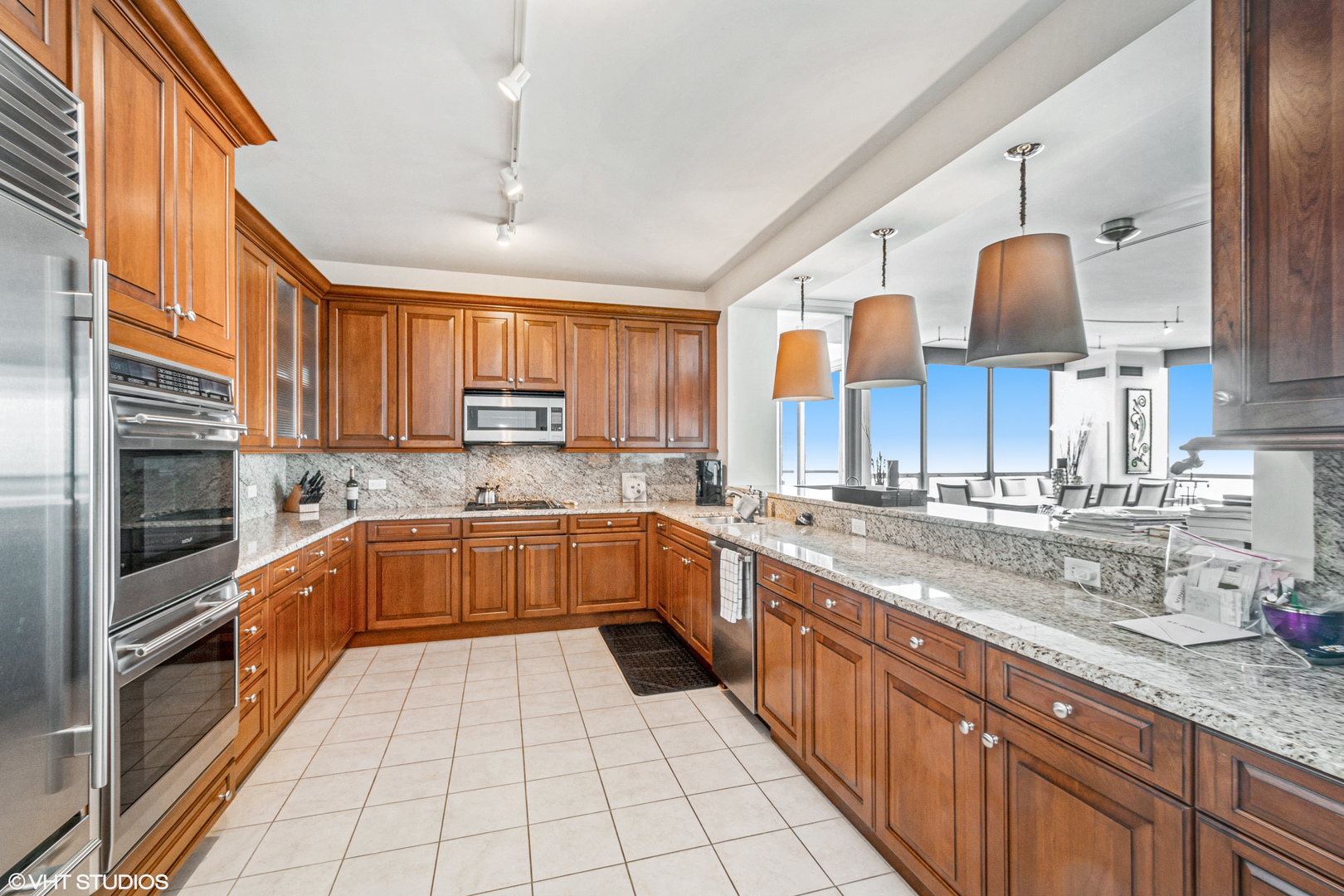 600 N LAKE SHORE Drive Unit: 2105