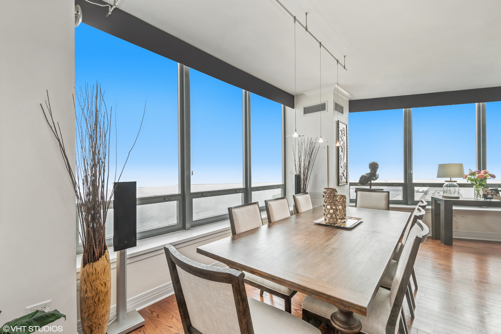 600 N LAKE SHORE Drive Unit: 2105