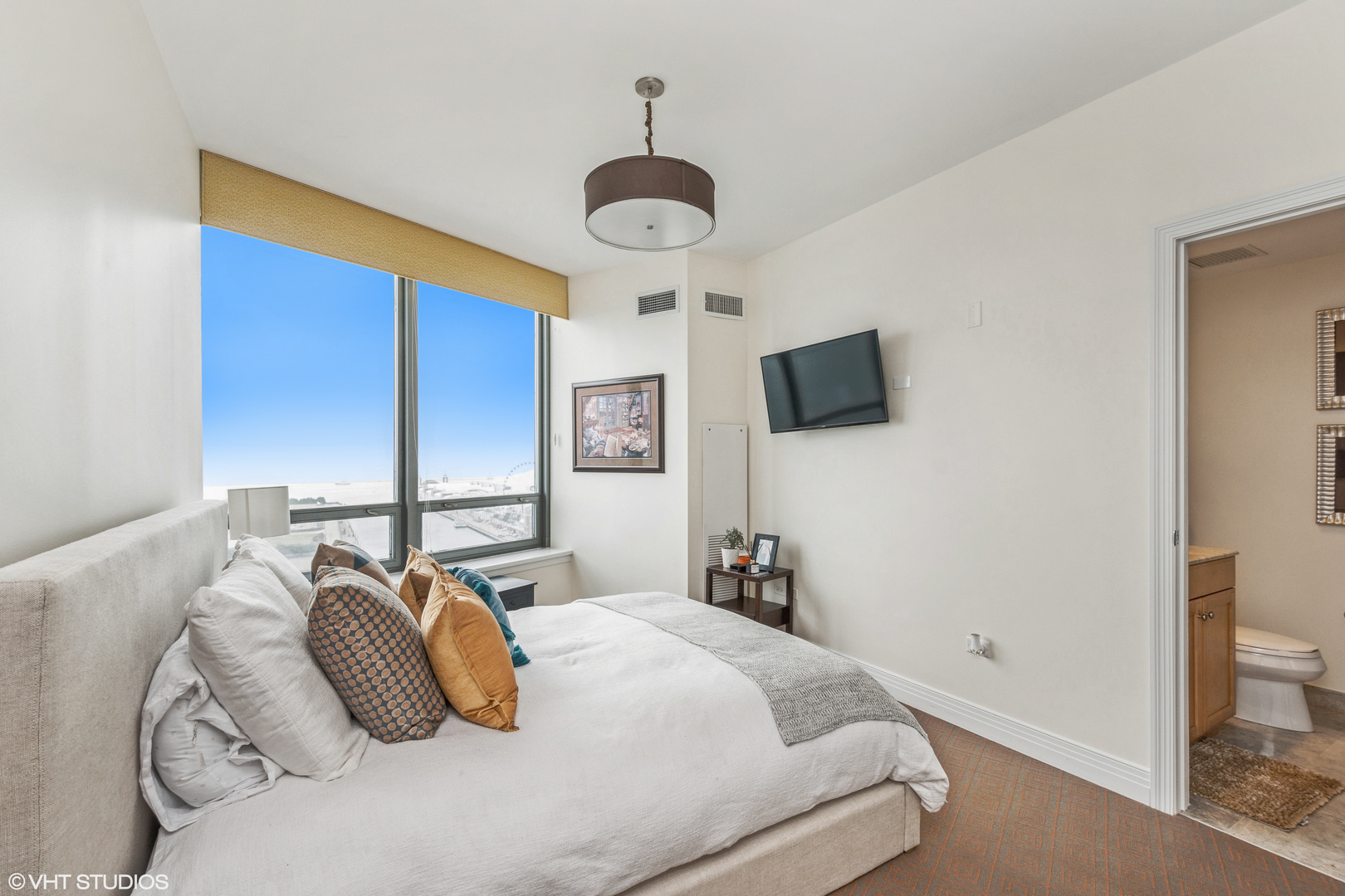 600 N LAKE SHORE Drive Unit: 2105