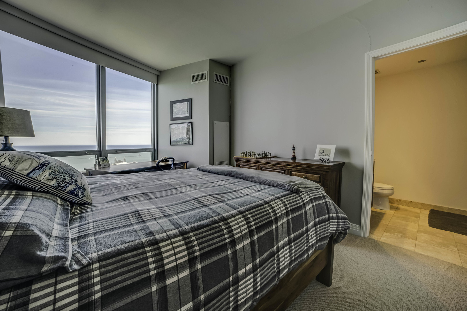 600 N LAKE SHORE Drive Unit: 4005