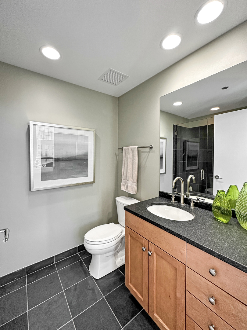 600 N LAKE SHORE Drive Unit: 2712