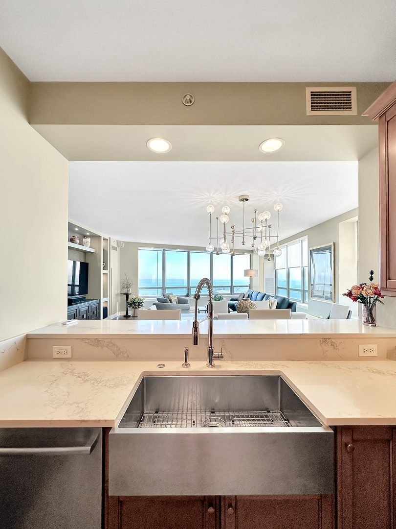 600 N LAKE SHORE Drive Unit: 2712