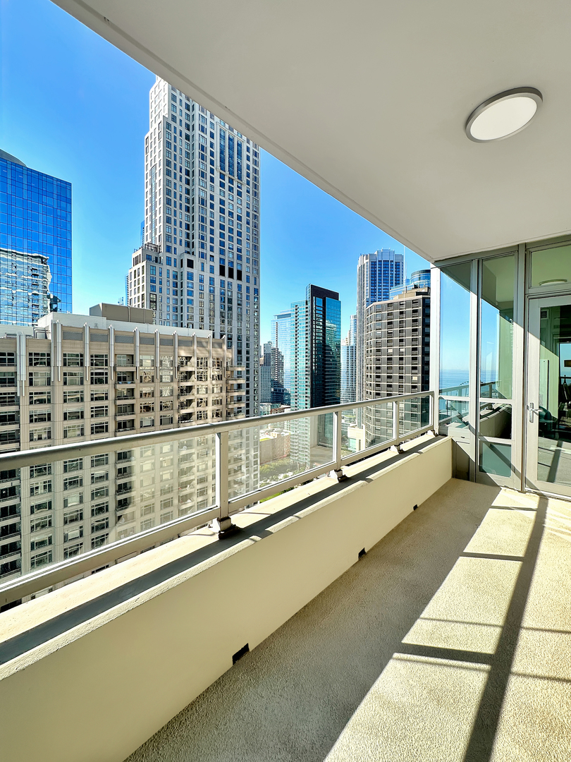 600 N LAKE SHORE Drive Unit: 2712