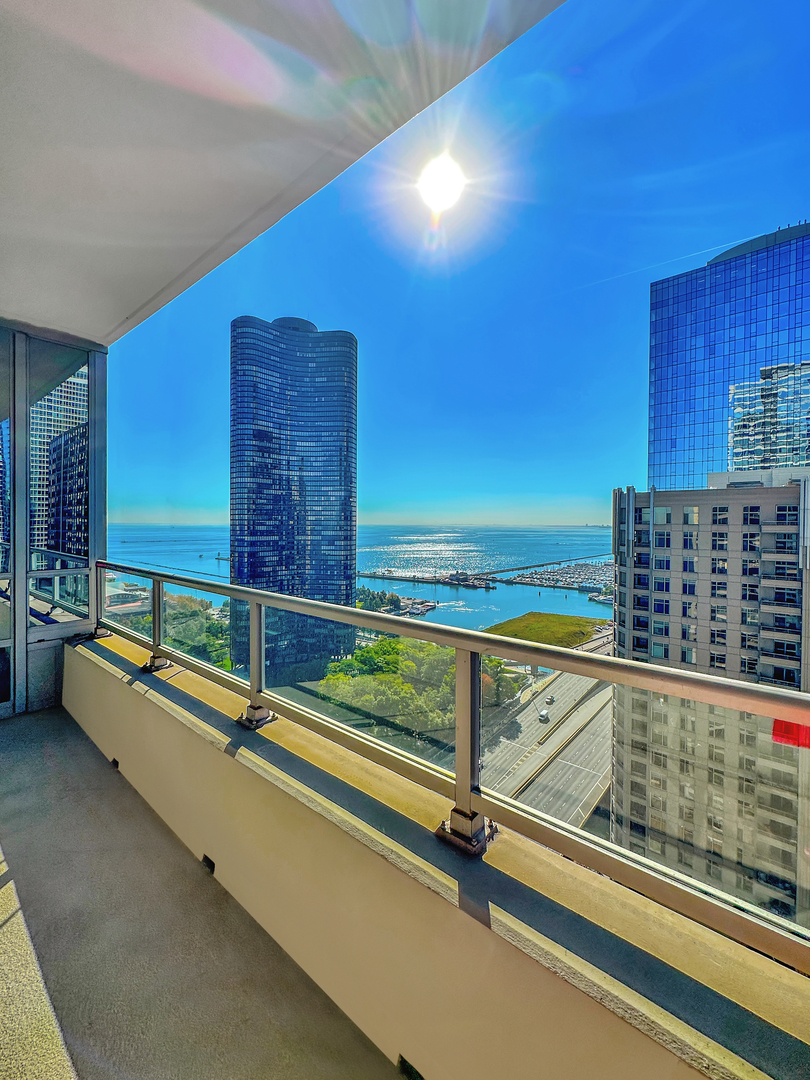 600 N LAKE SHORE Drive Unit: 2712