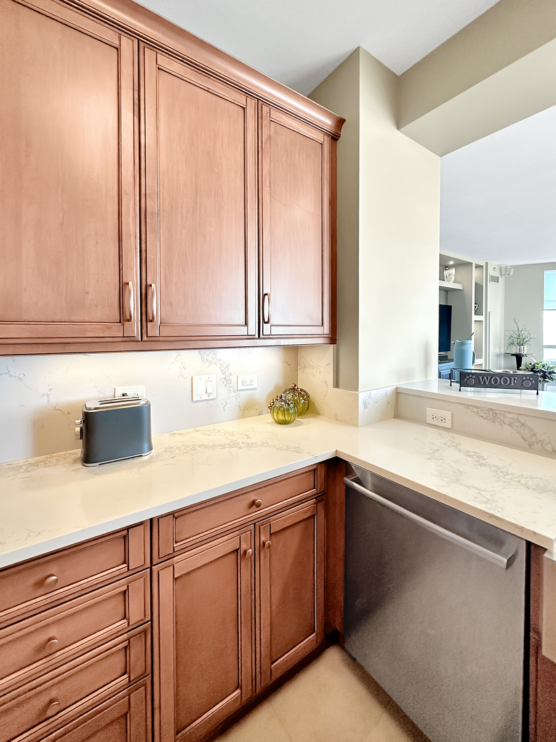 600 N LAKE SHORE Drive Unit: 2712