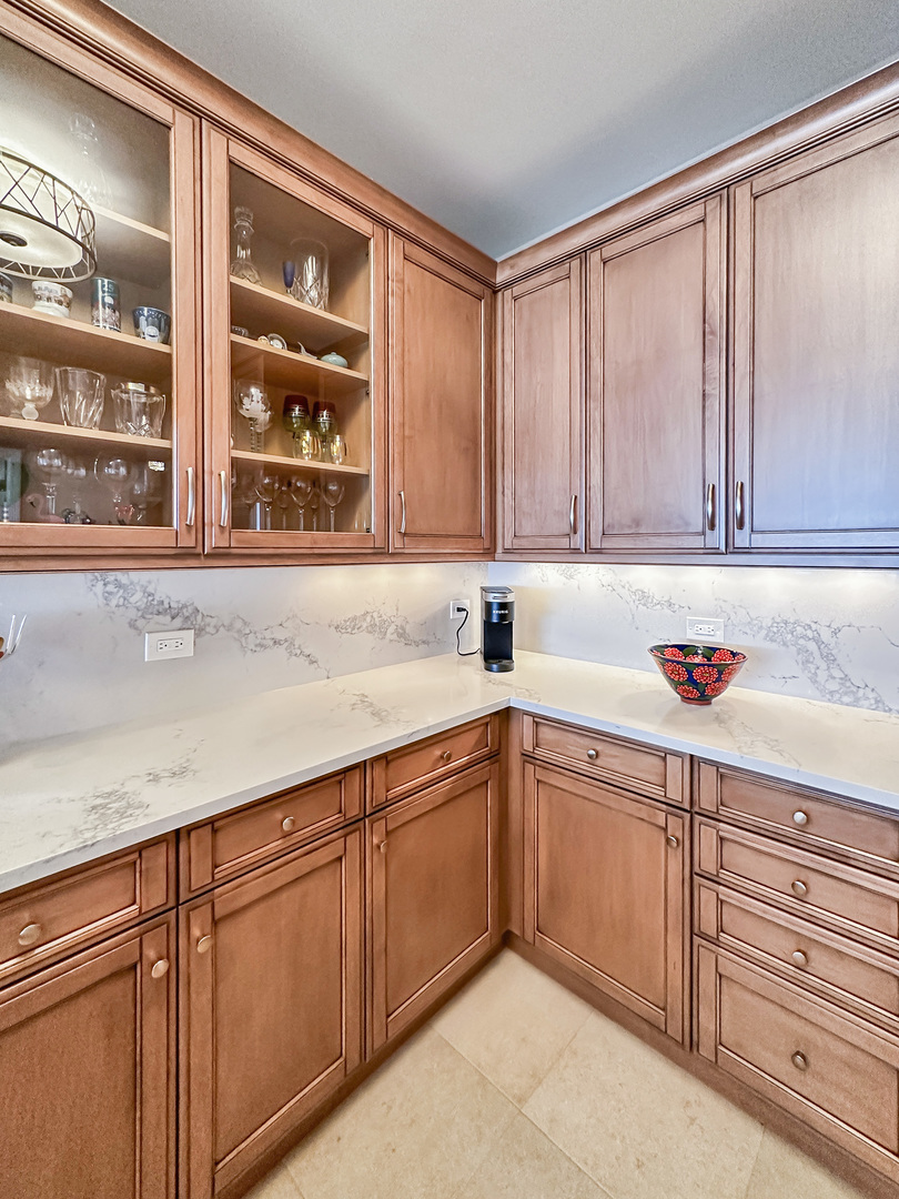 600 N LAKE SHORE Drive Unit: 2712