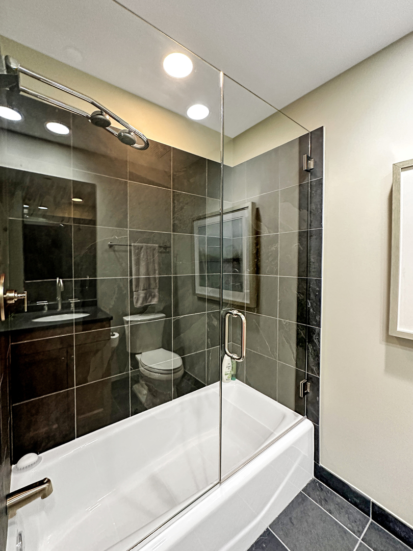 600 N LAKE SHORE Drive Unit: 2712