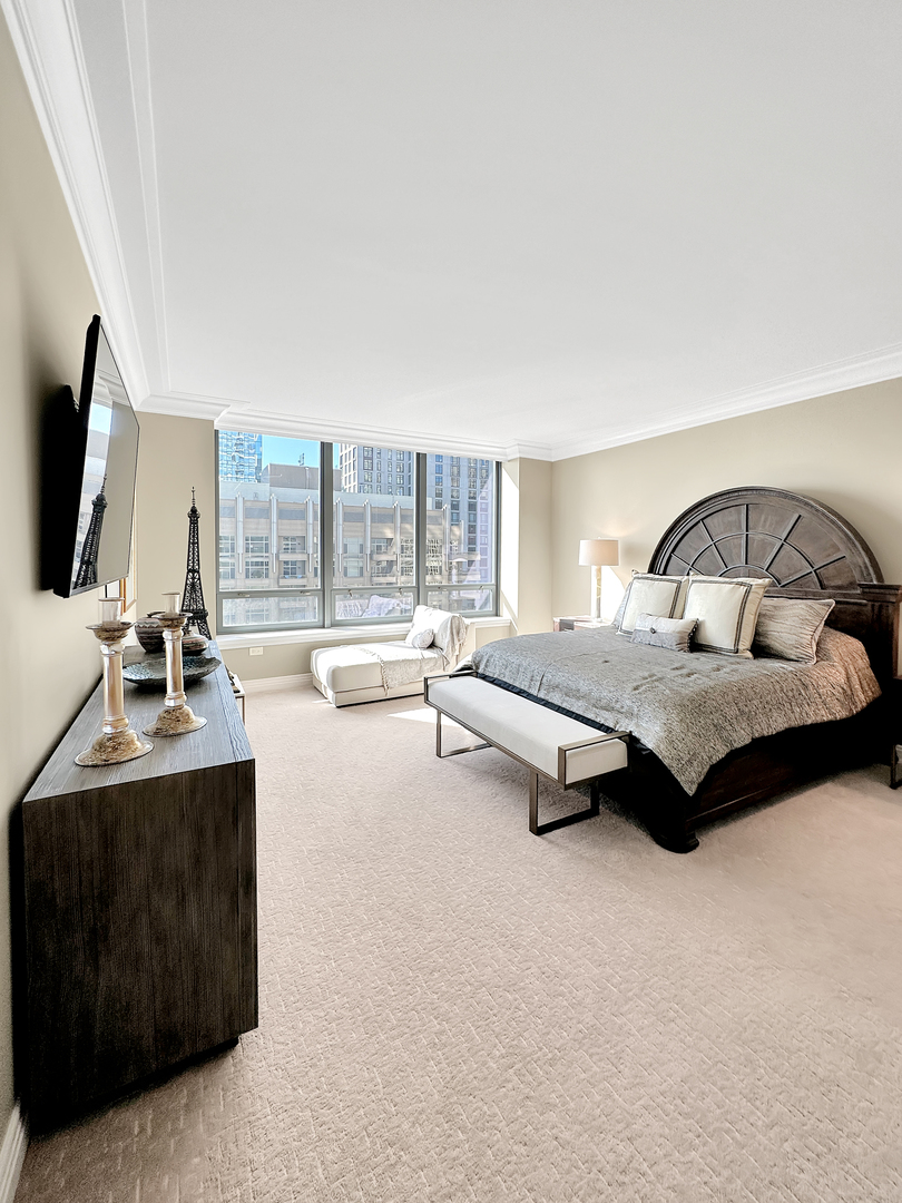 600 N LAKE SHORE Drive Unit: 2712