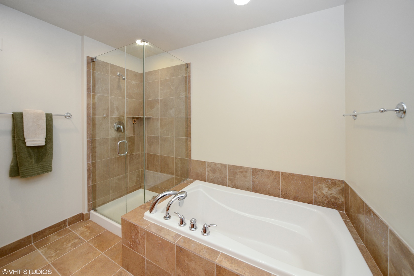 600 N Lake Shore Drive Unit: 907