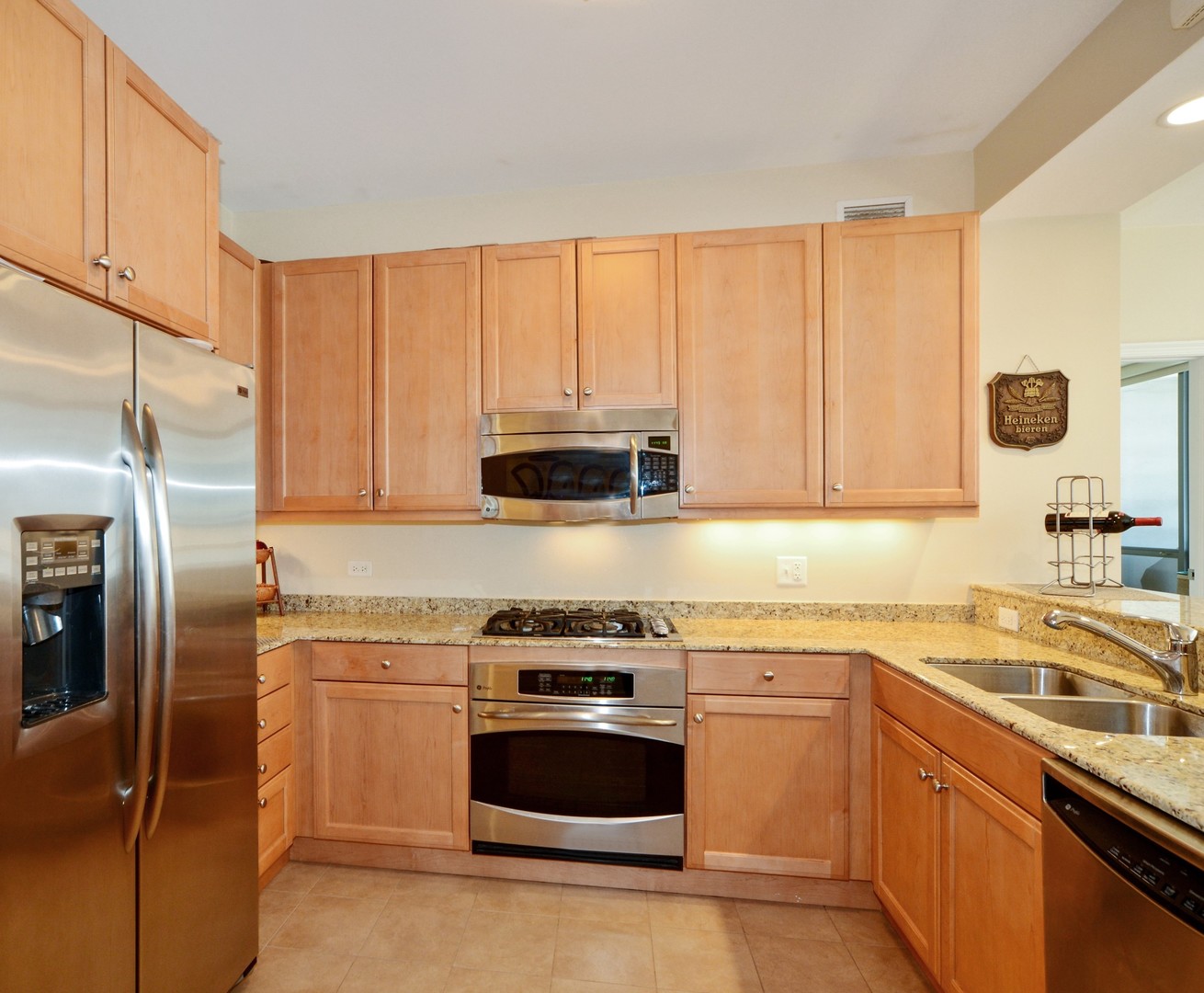 600 N Lake Shore Drive Unit: 907