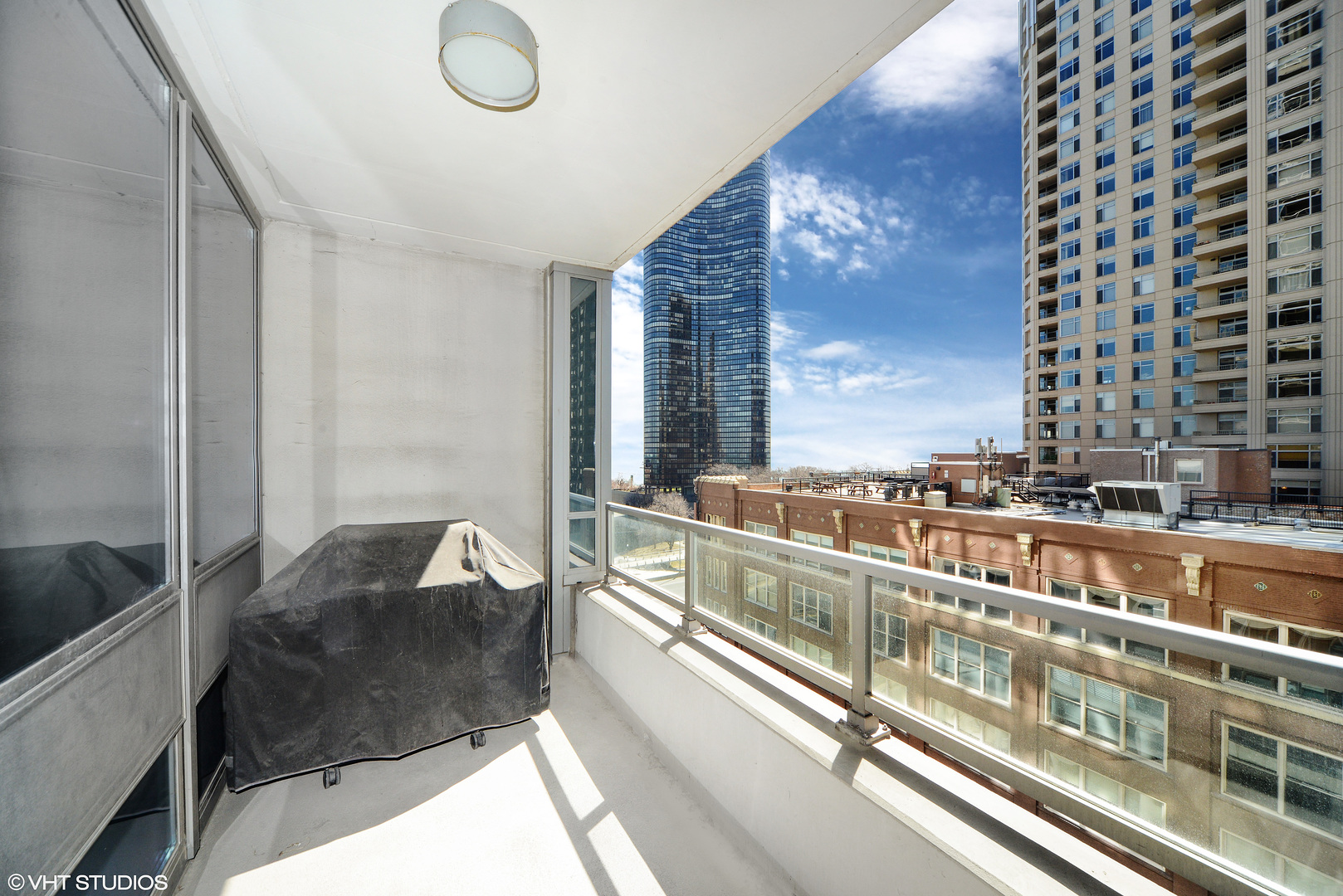 600 N Lake Shore Drive Unit: 907