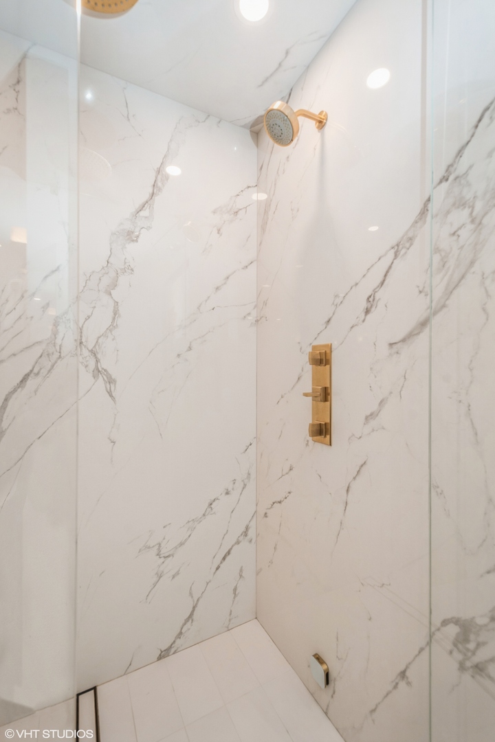 600 N LAKE SHORE Drive Unit: 512