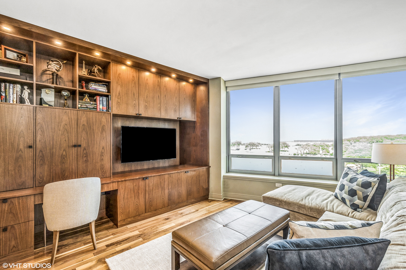600 N LAKE SHORE Drive Unit: 512