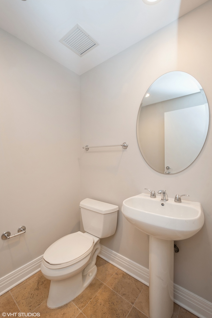 600 N Lake Shore Drive Unit: 2010