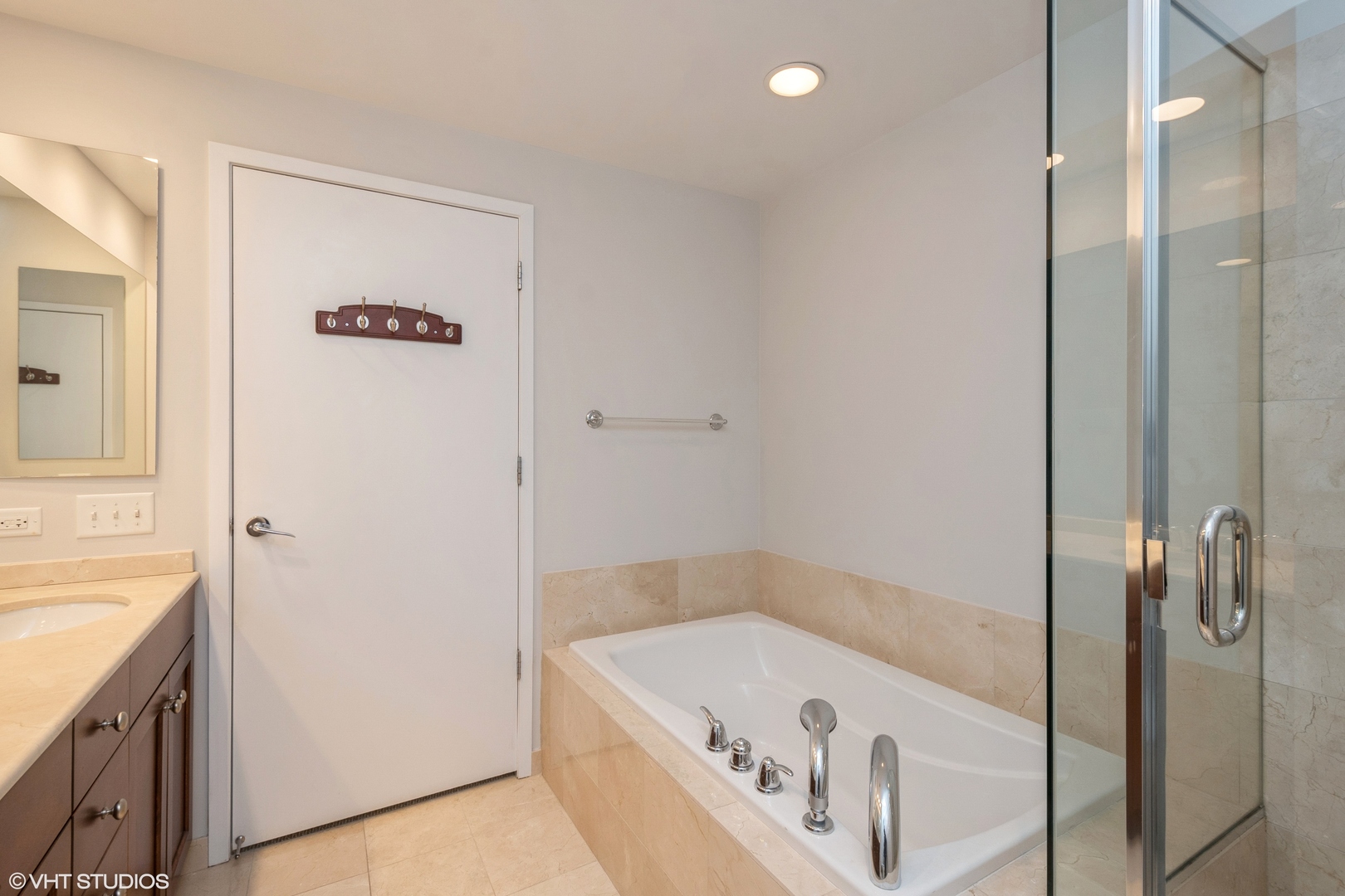 600 N Lake Shore Drive Unit: 2010