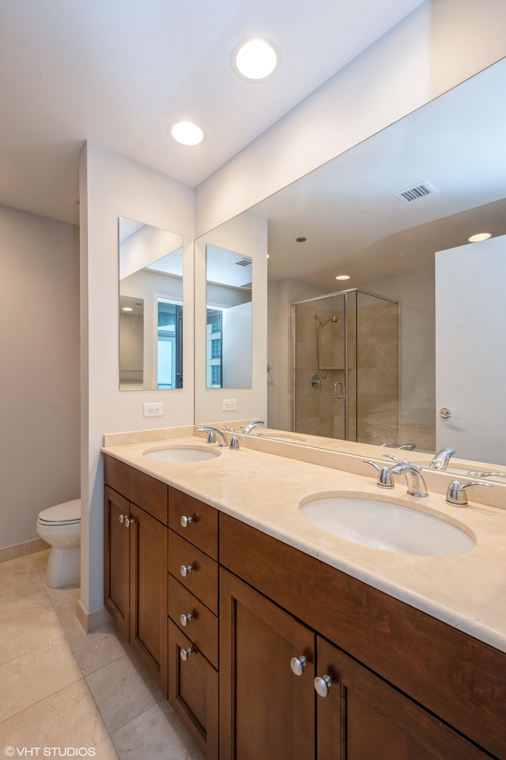 600 N Lake Shore Drive Unit: 2010