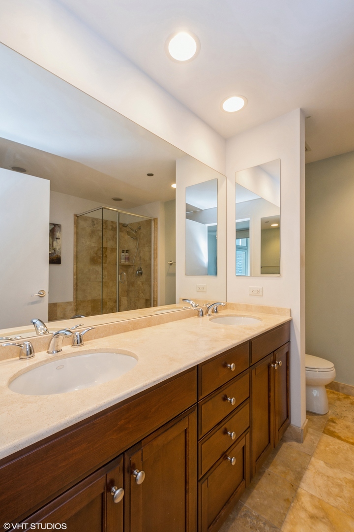 600 N Lake Shore Drive Unit: 2203