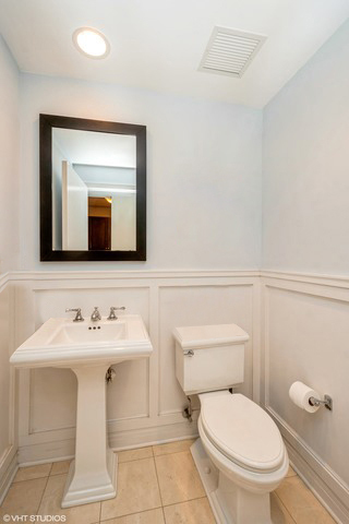 600 N LAKE SHORE Drive Unit: 812