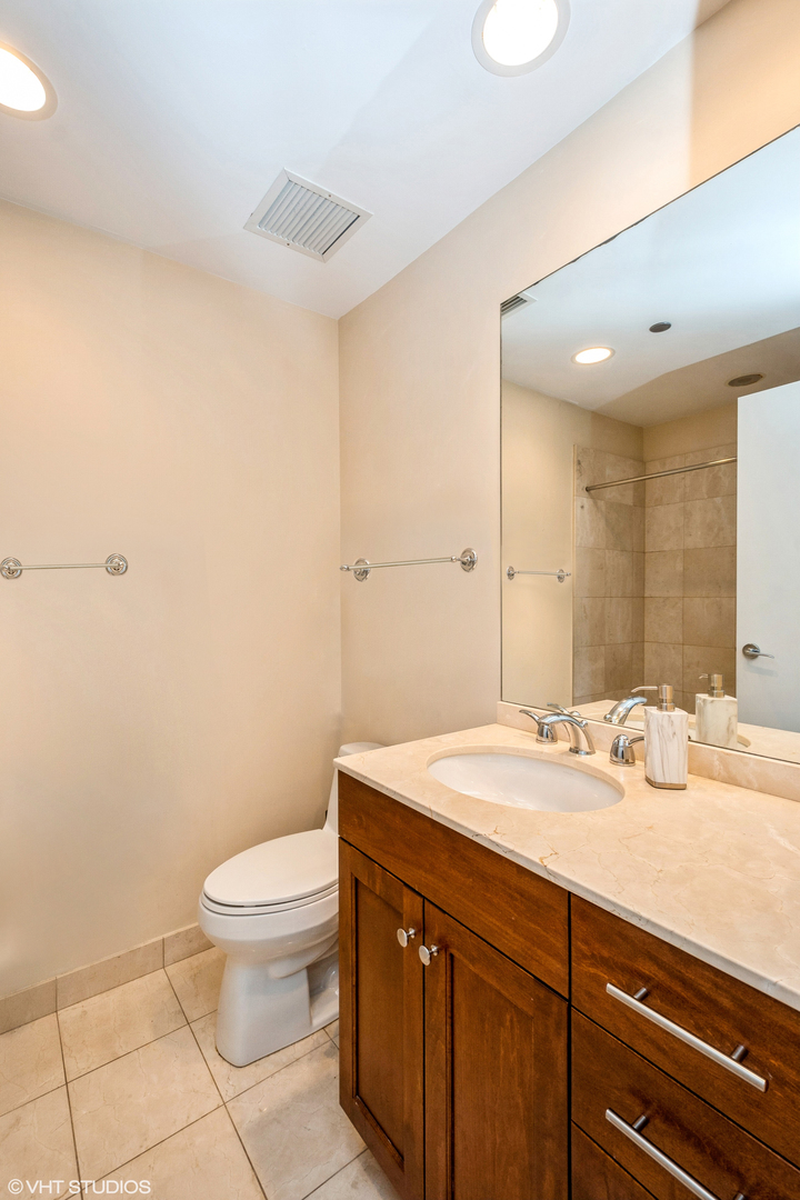 600 N LAKE SHORE Drive Unit: 812