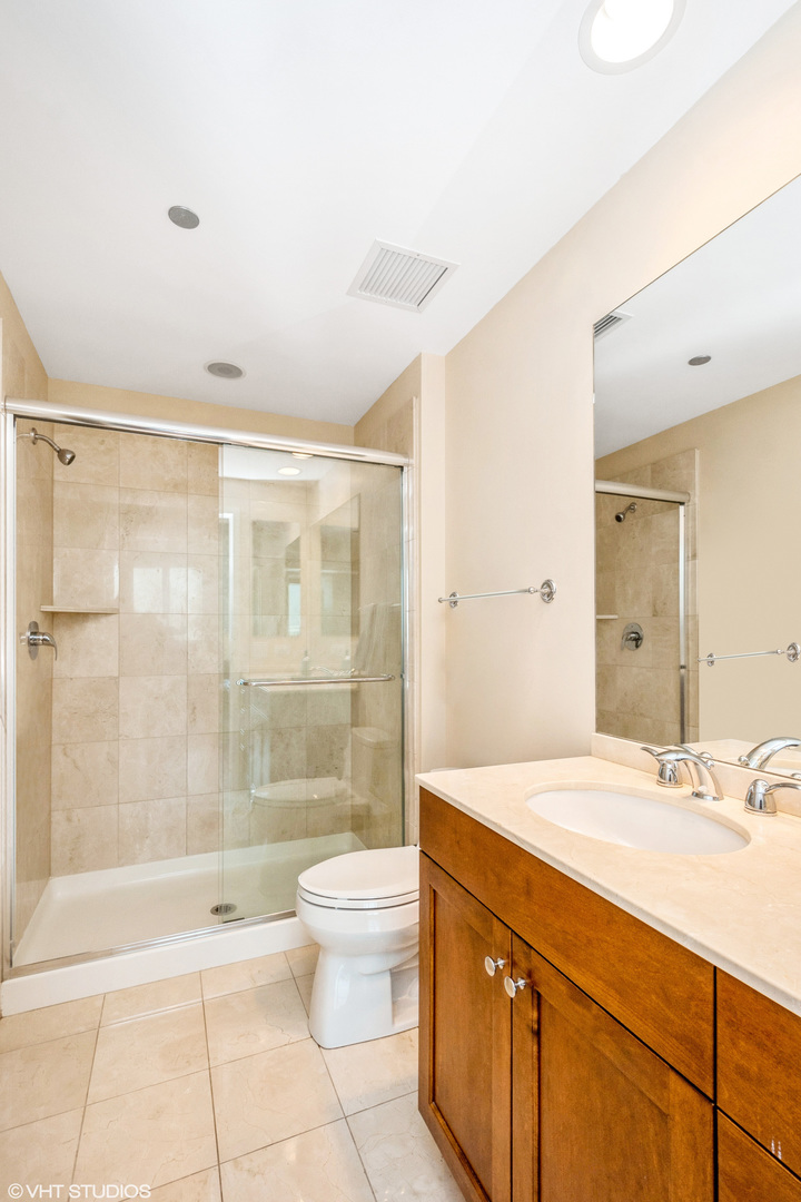 600 N LAKE SHORE Drive Unit: 812