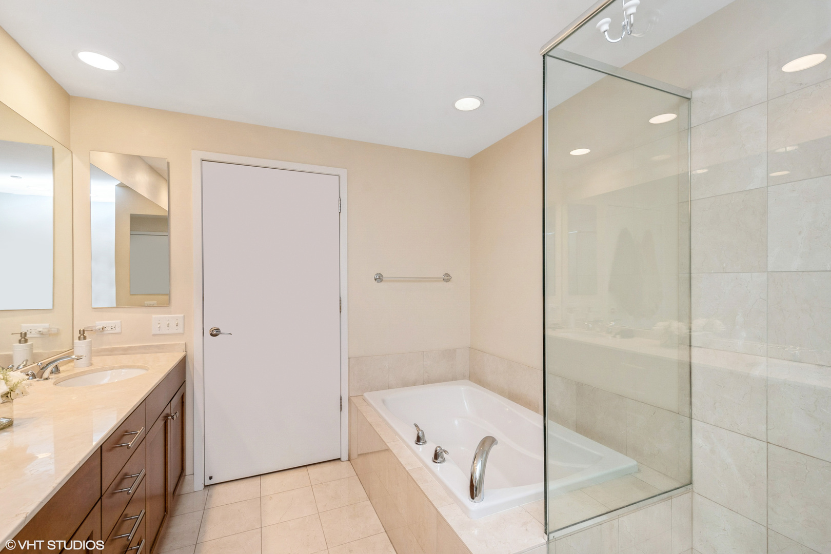600 N LAKE SHORE Drive Unit: 812