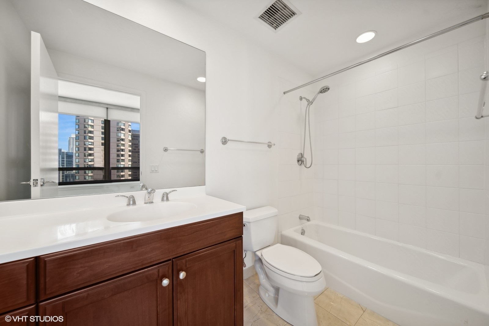 600 N Lake Shore Drive Unit: 2901