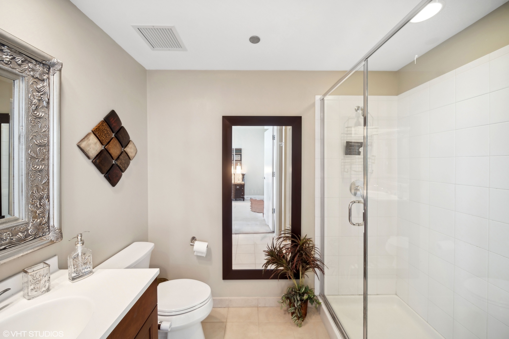 600 N LAKE SHORE Drive Unit: 2205