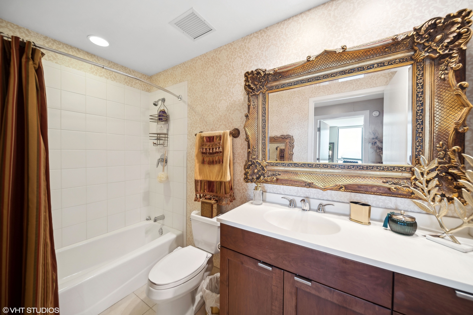 600 N LAKE SHORE Drive Unit: 2205