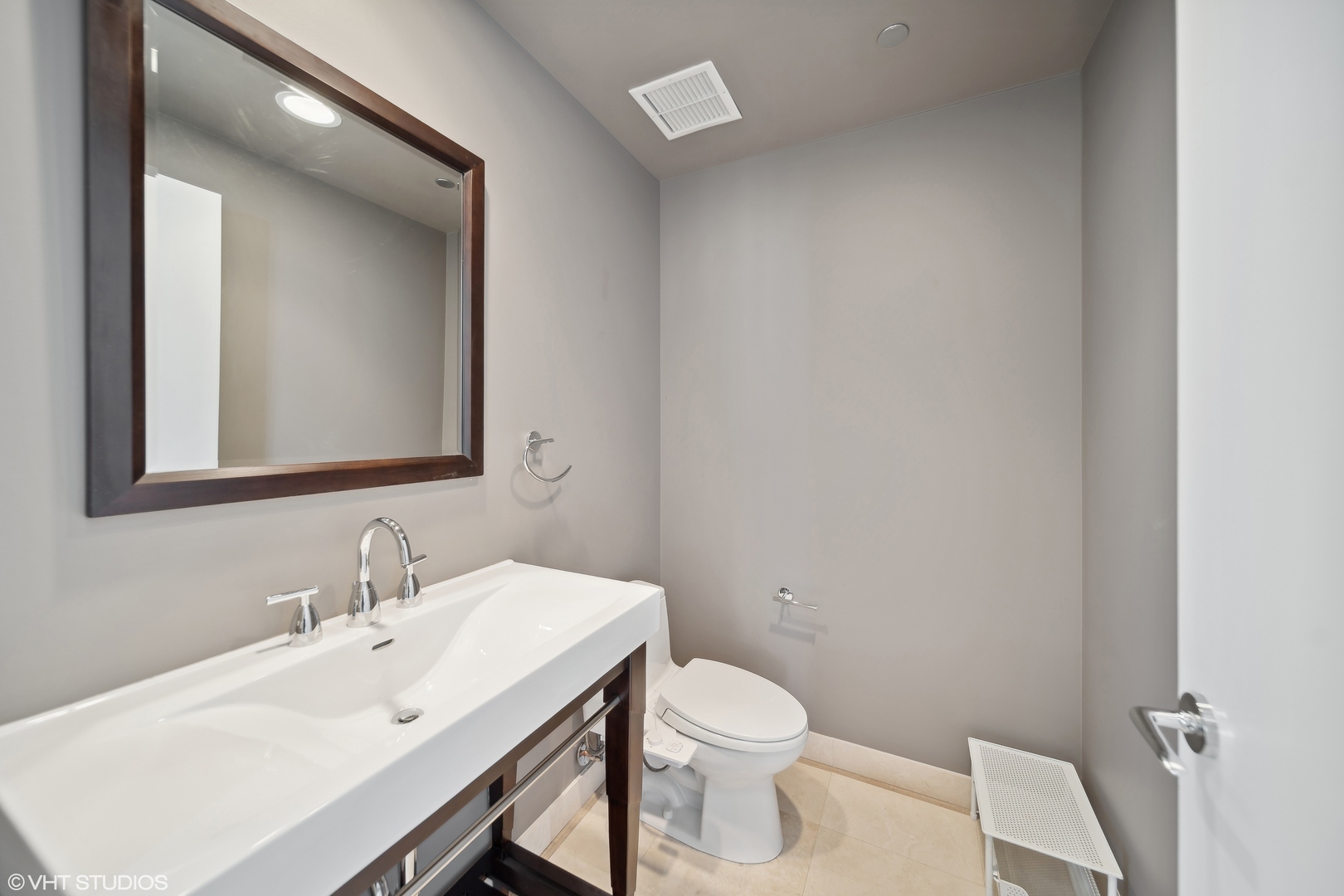 600 N LAKE SHORE Drive Unit: 1205