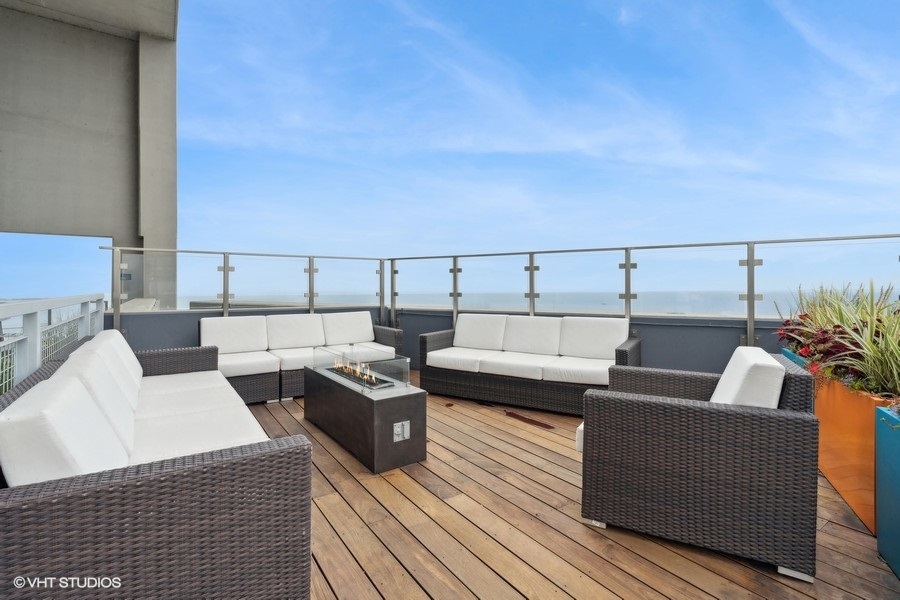 600 N Lake Shore Drive Unit: 1403