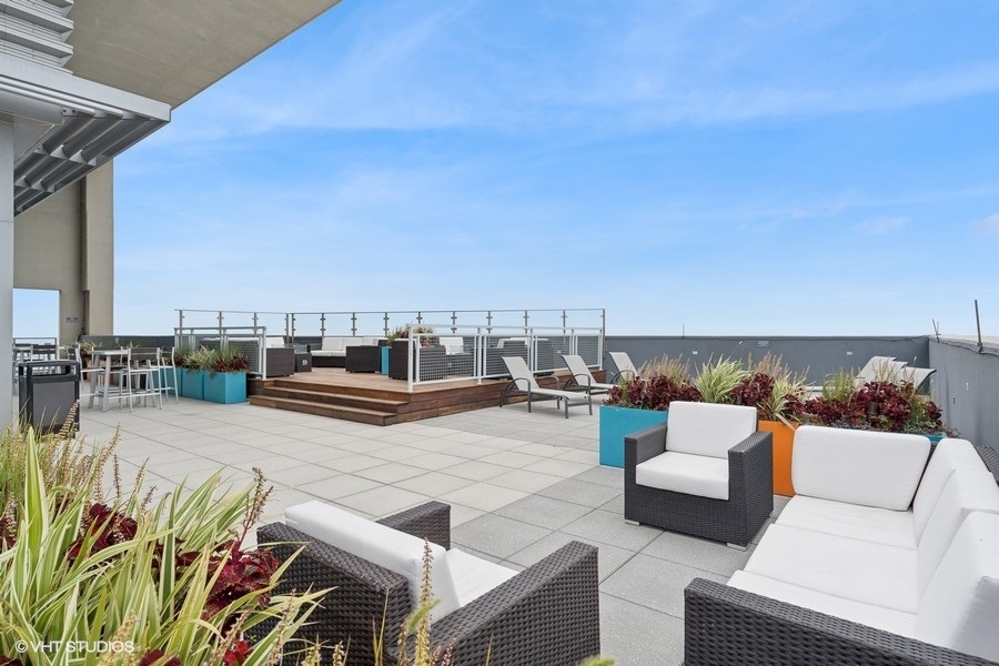 600 N Lake Shore Drive Unit: 1403