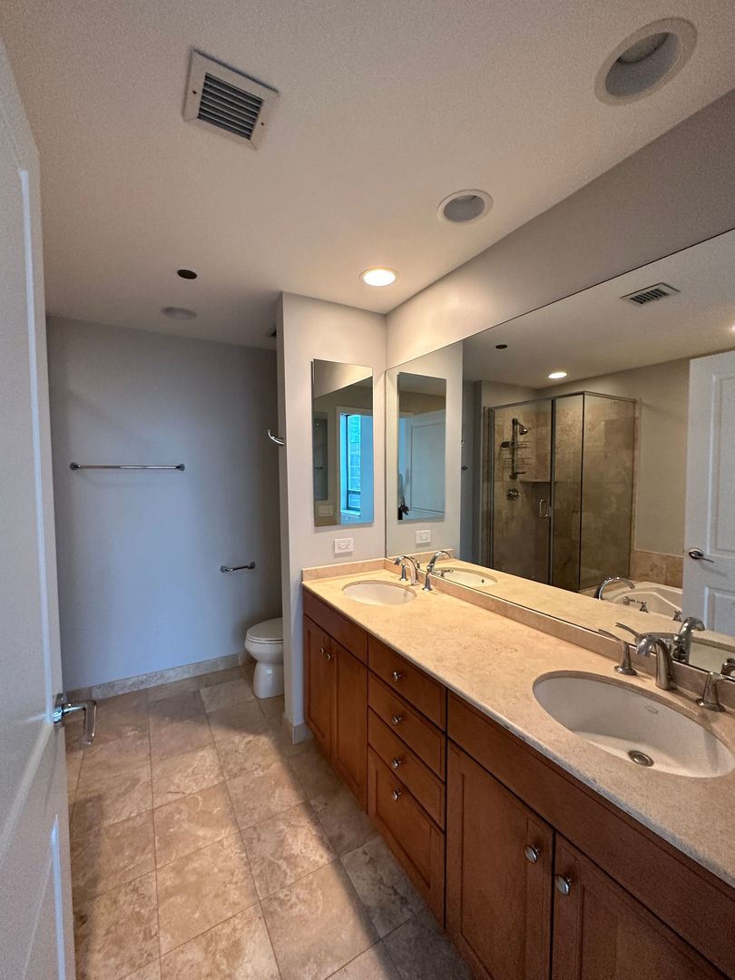 600 N Lake Shore Drive Unit: 3202