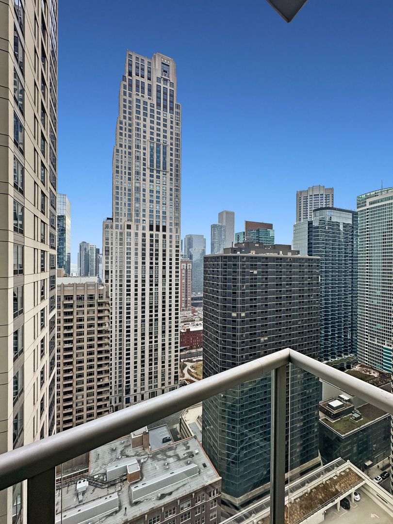 600 N Lake Shore Drive Unit: 3202