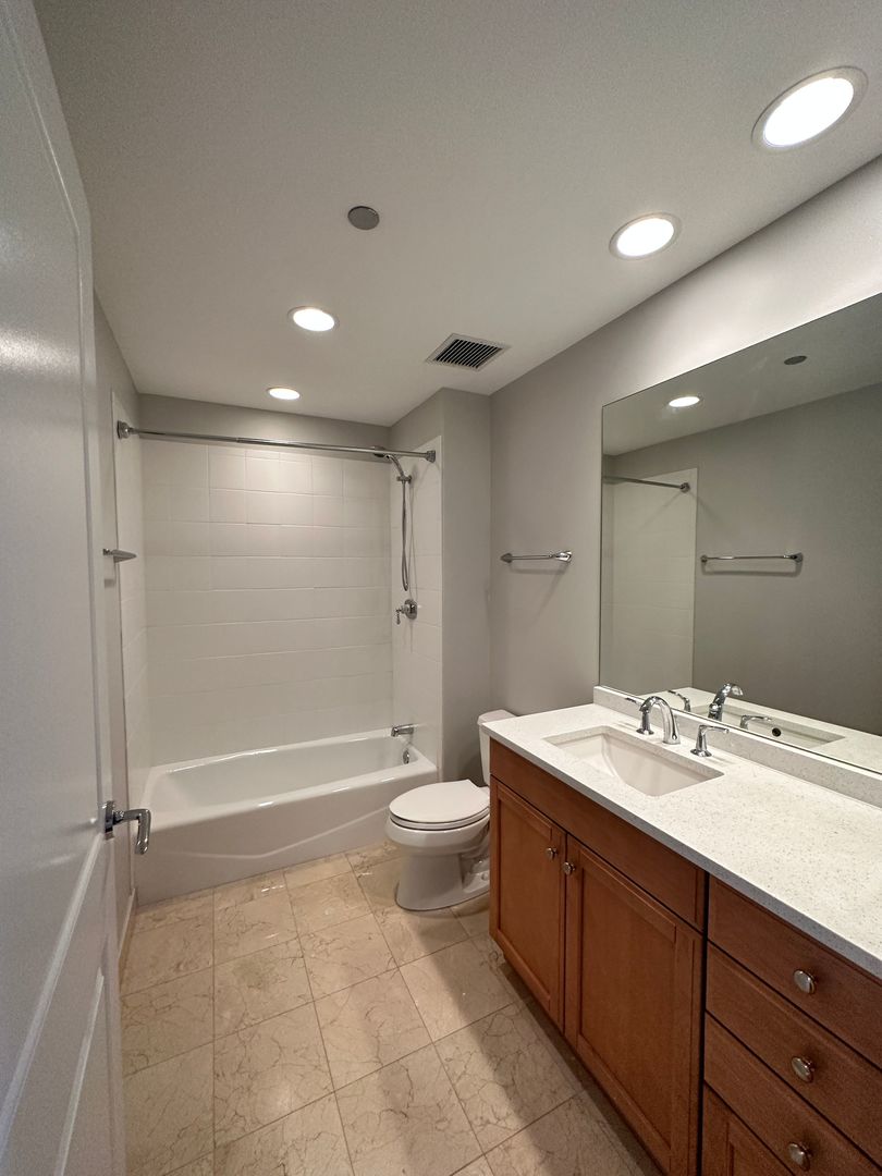 600 N Lake Shore Drive Unit: 3202