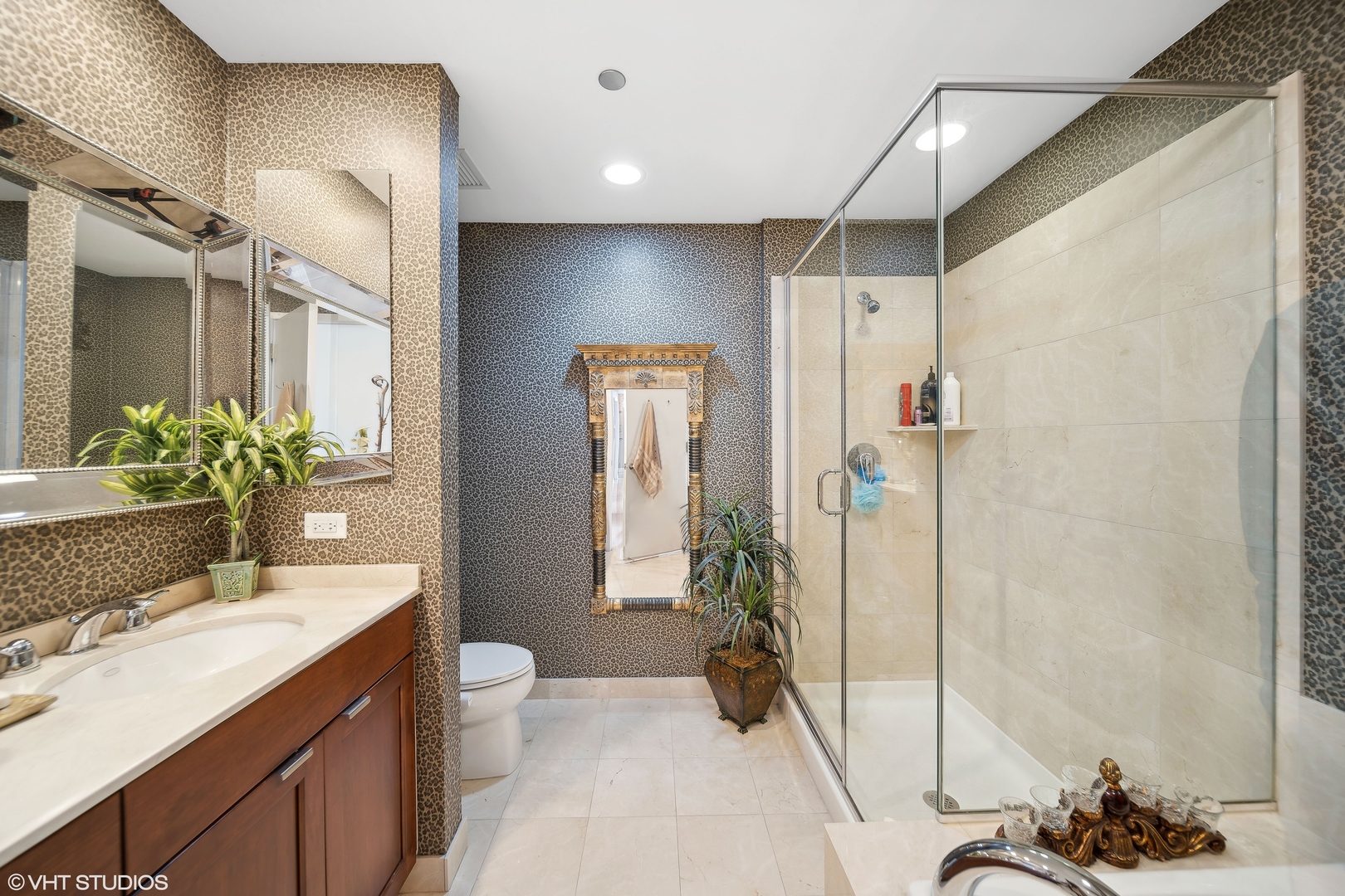 600 N LAKE SHORE Drive Unit: 2205