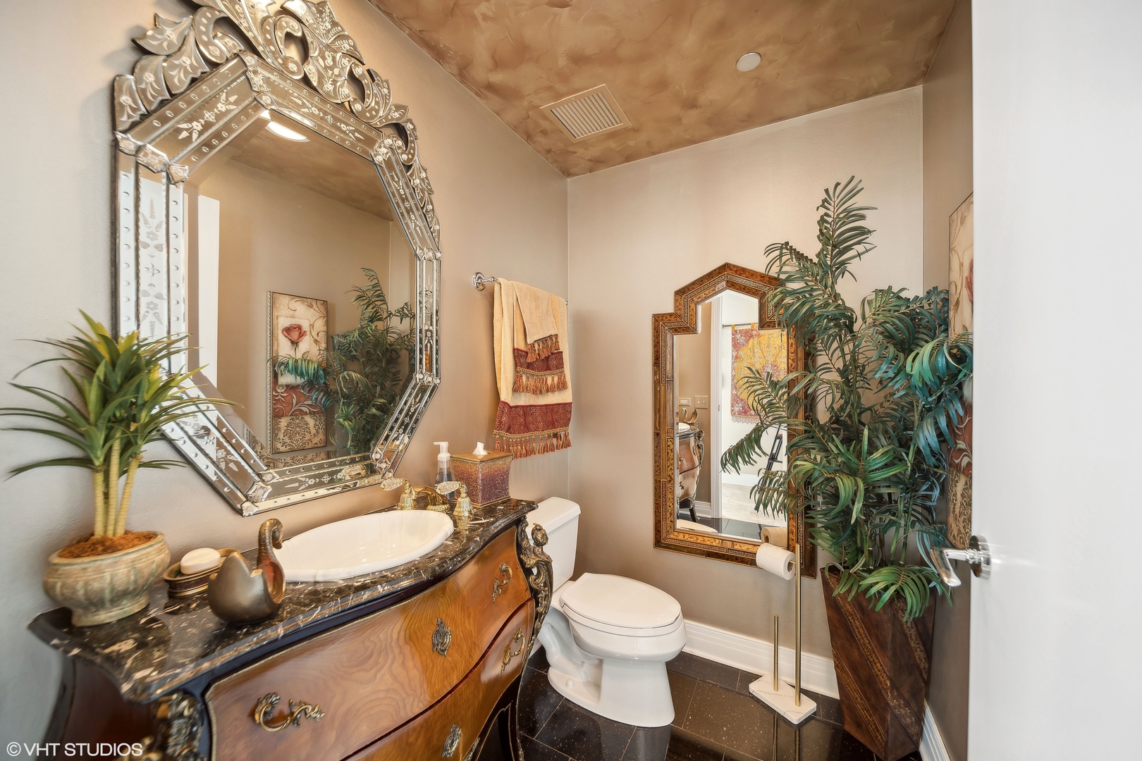 600 N LAKE SHORE Drive Unit: 2205
